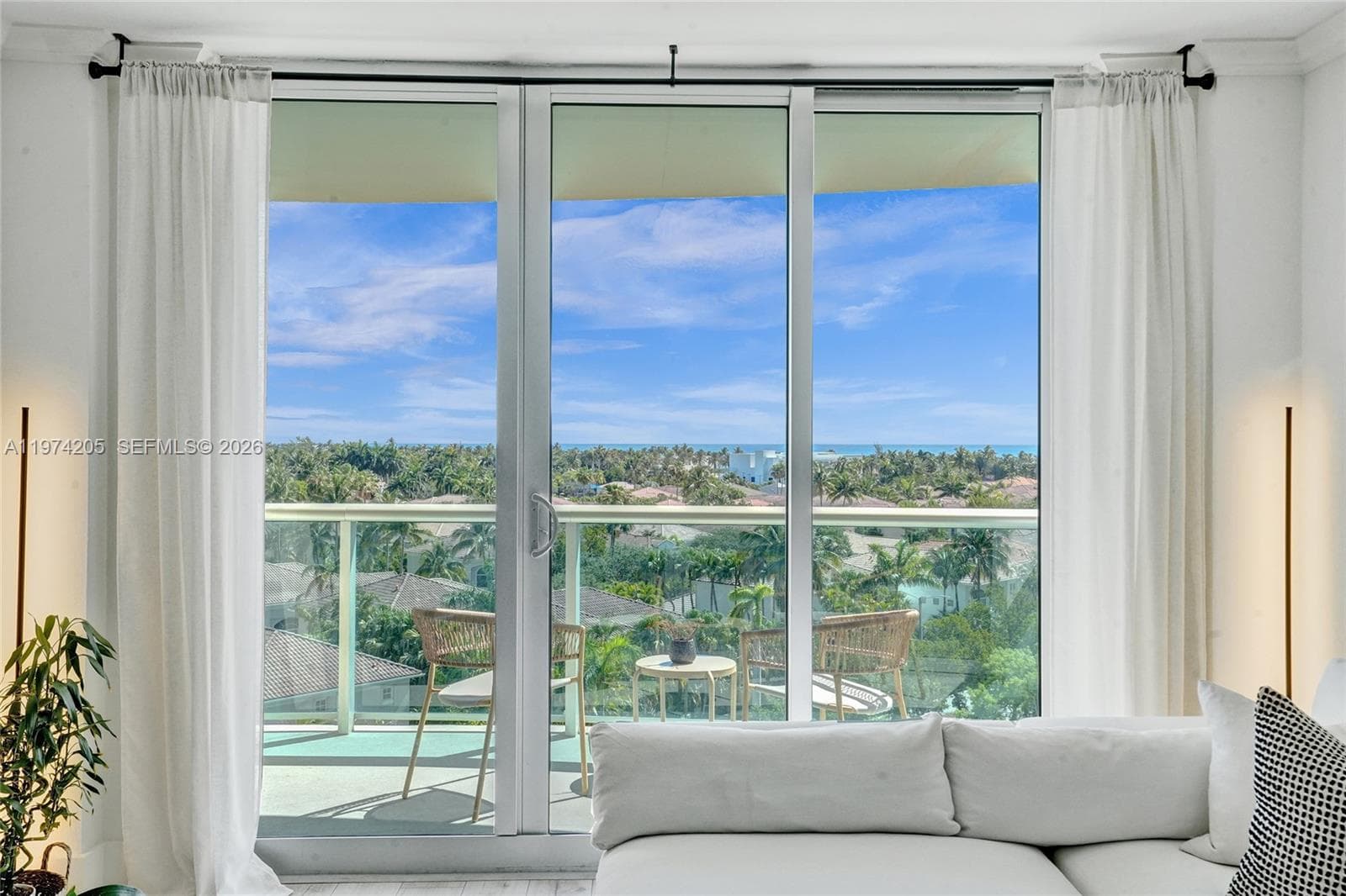 19380 Collins Ave 718 photo 3
