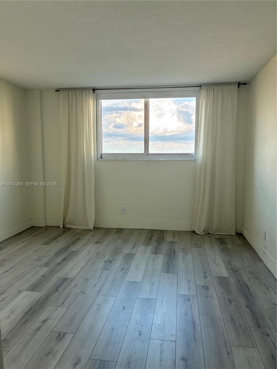 19380 Collins Ave 718 photo 20