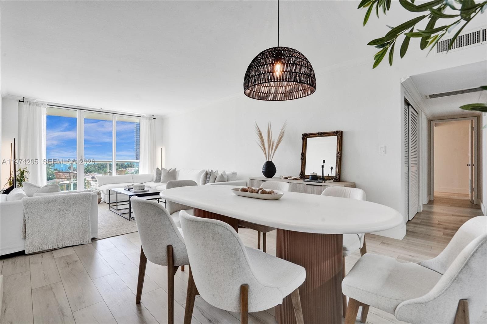 19380 Collins Ave 718 photo 4
