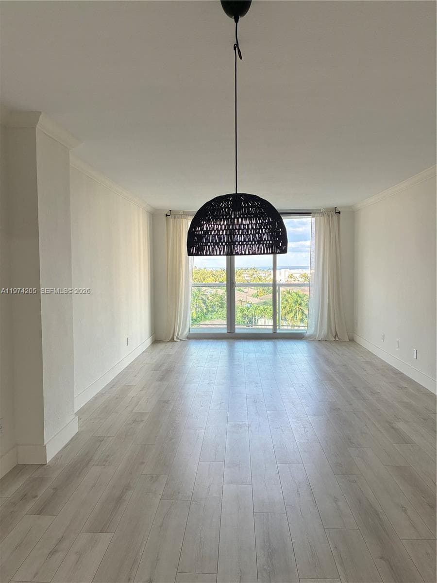 19380 Collins Ave 718 photo 8