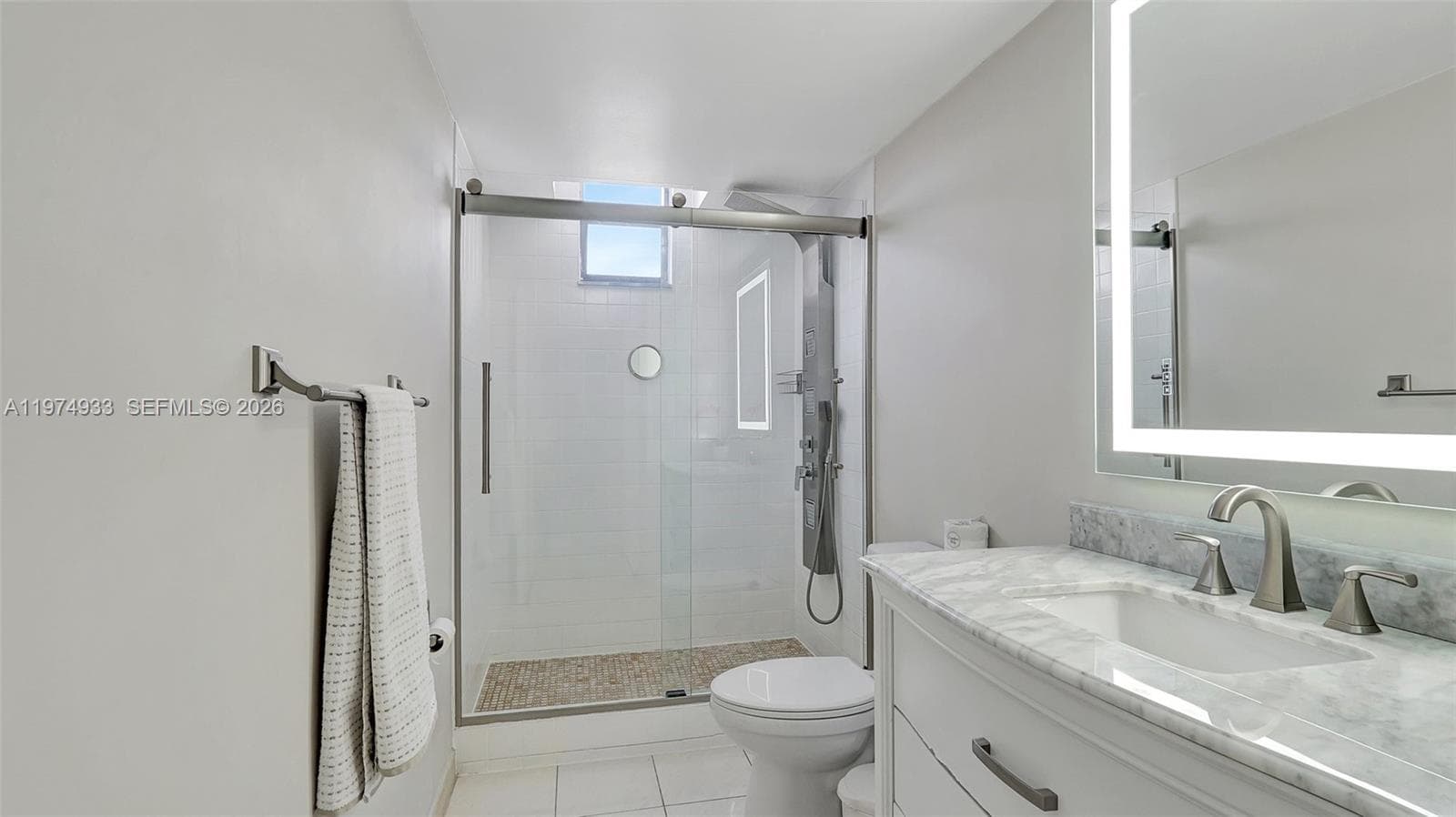 2500 Parkview Dr 1914 photo 16