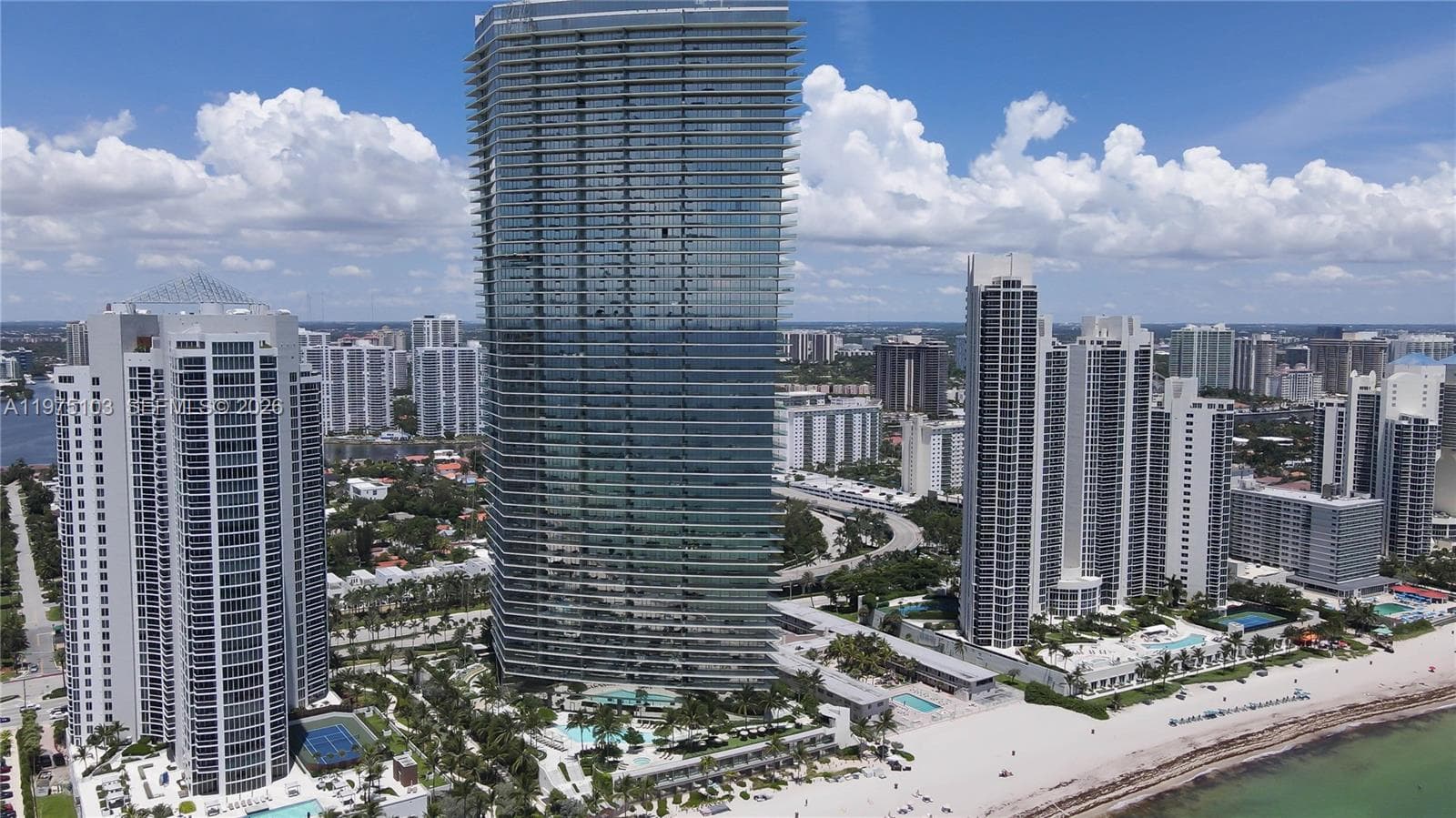 18975 Collins Ave 801 photo 2