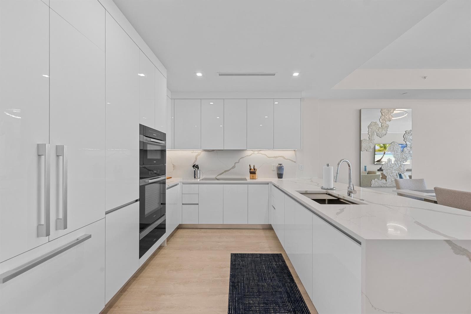 220 Lake Shore Drive 1410 photo 2