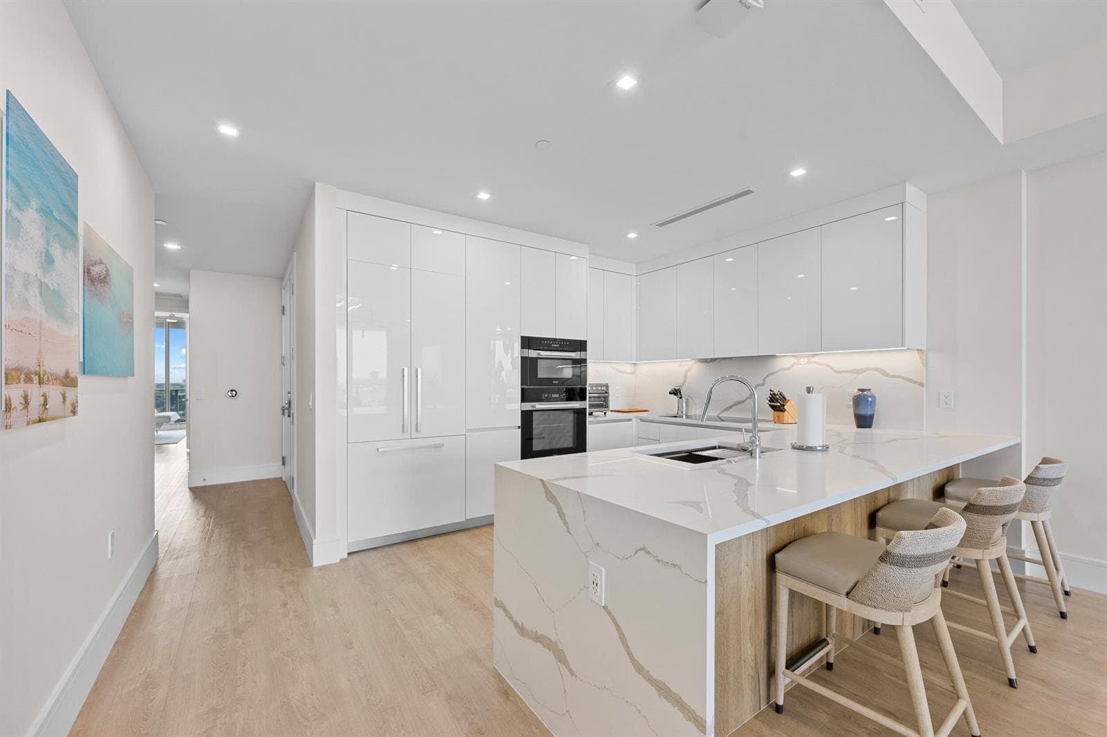 220 Lake Shore Drive 1410 photo 3