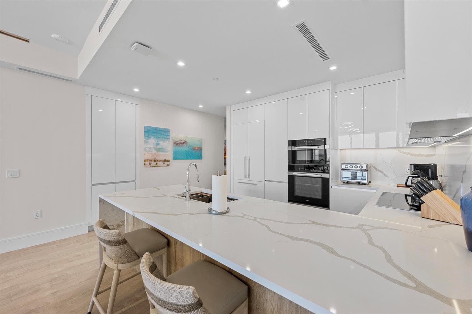 220 Lake Shore Drive 1410 photo 4