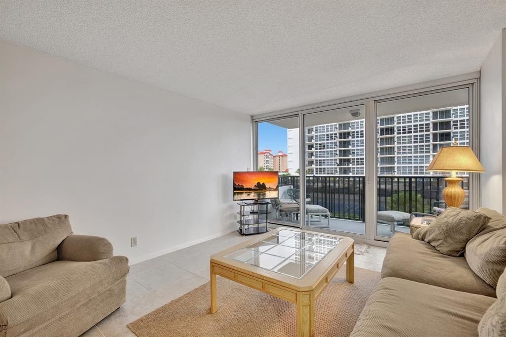 525 N Ocean Boulevard 522 photo 9