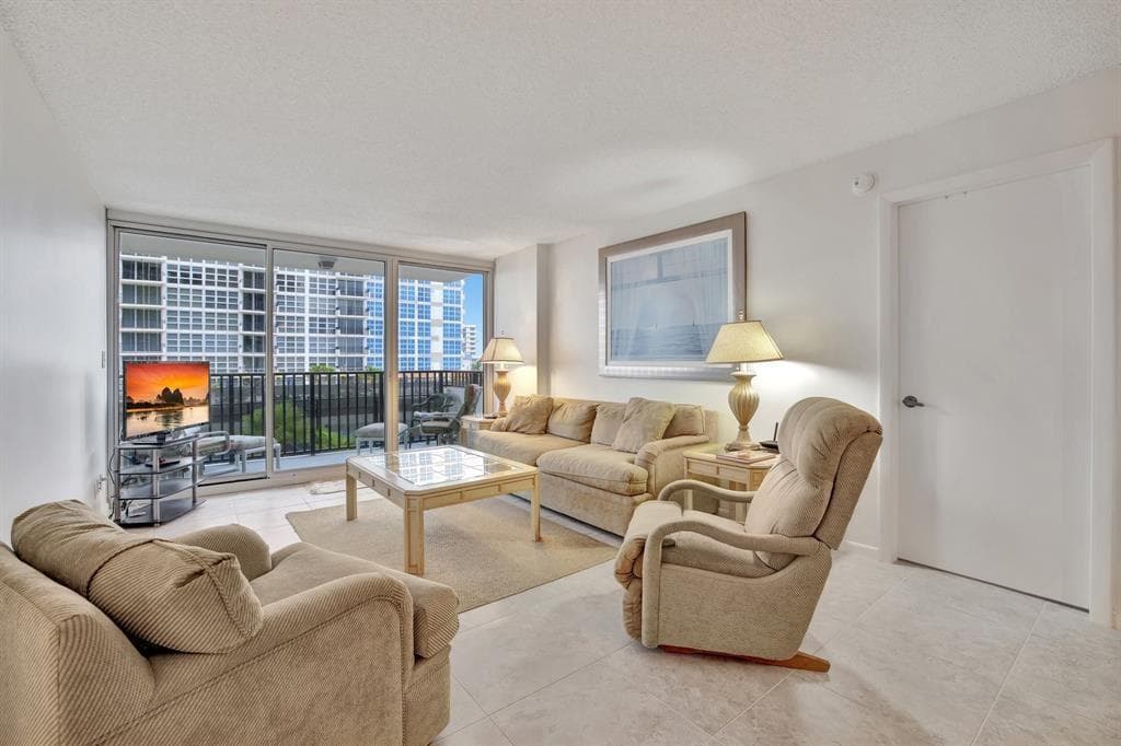 525 N Ocean Boulevard 522 photo 11