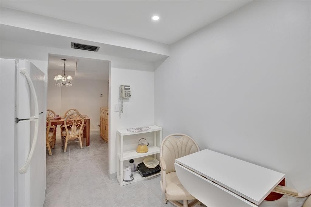 525 N Ocean Boulevard 522 photo 4