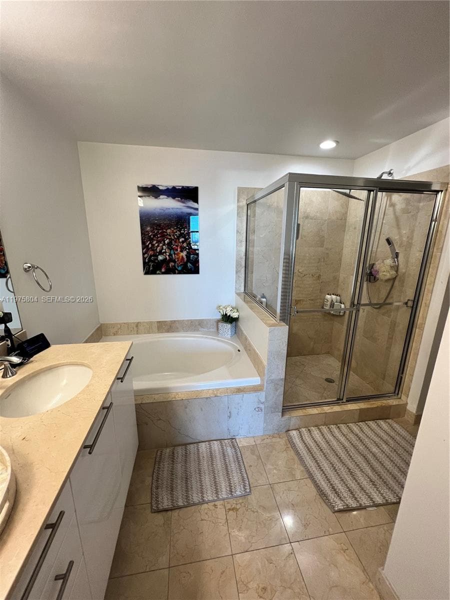 3330 NE 190th St 1212 photo 6