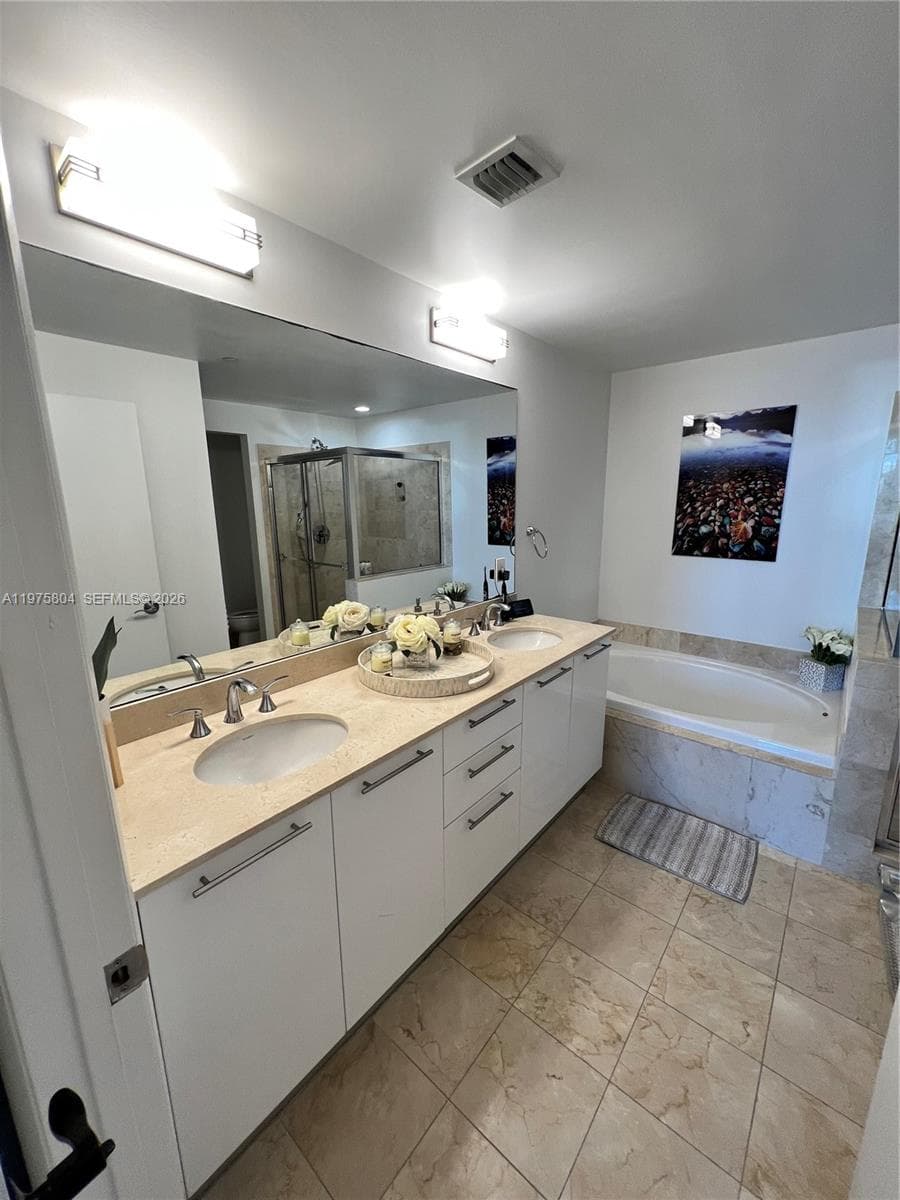 3330 NE 190th St 1212 photo 8