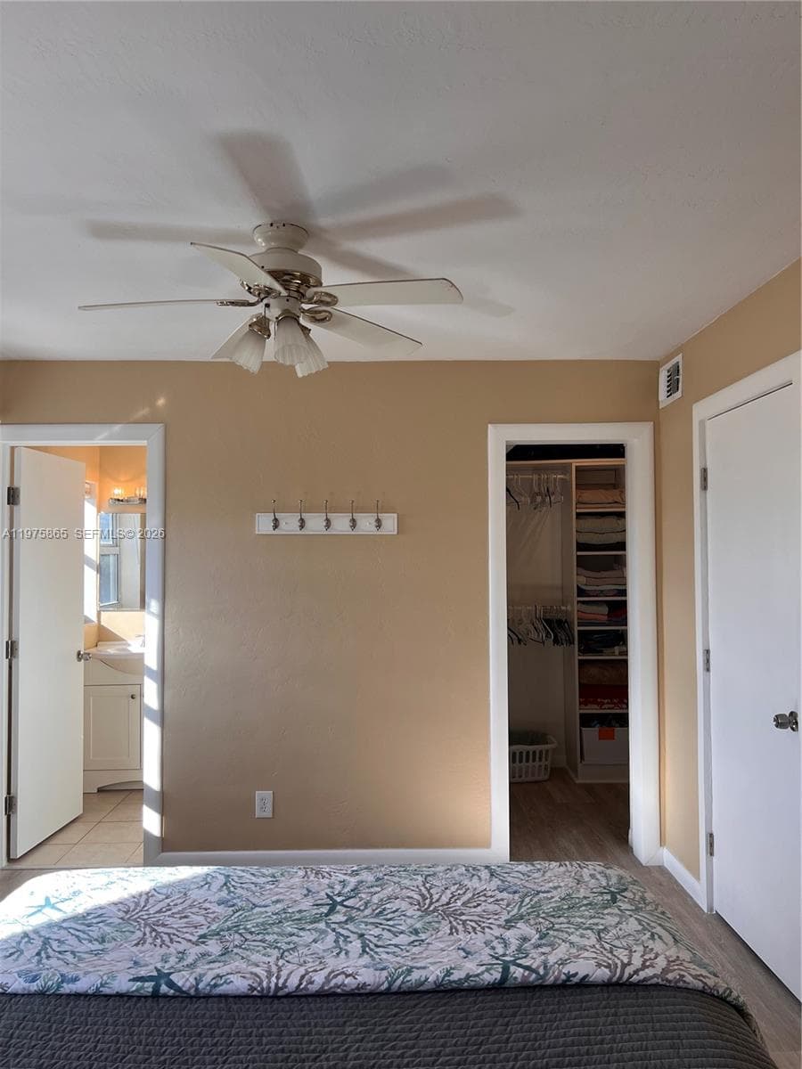 2600 N Surf Rd 403 photo 16