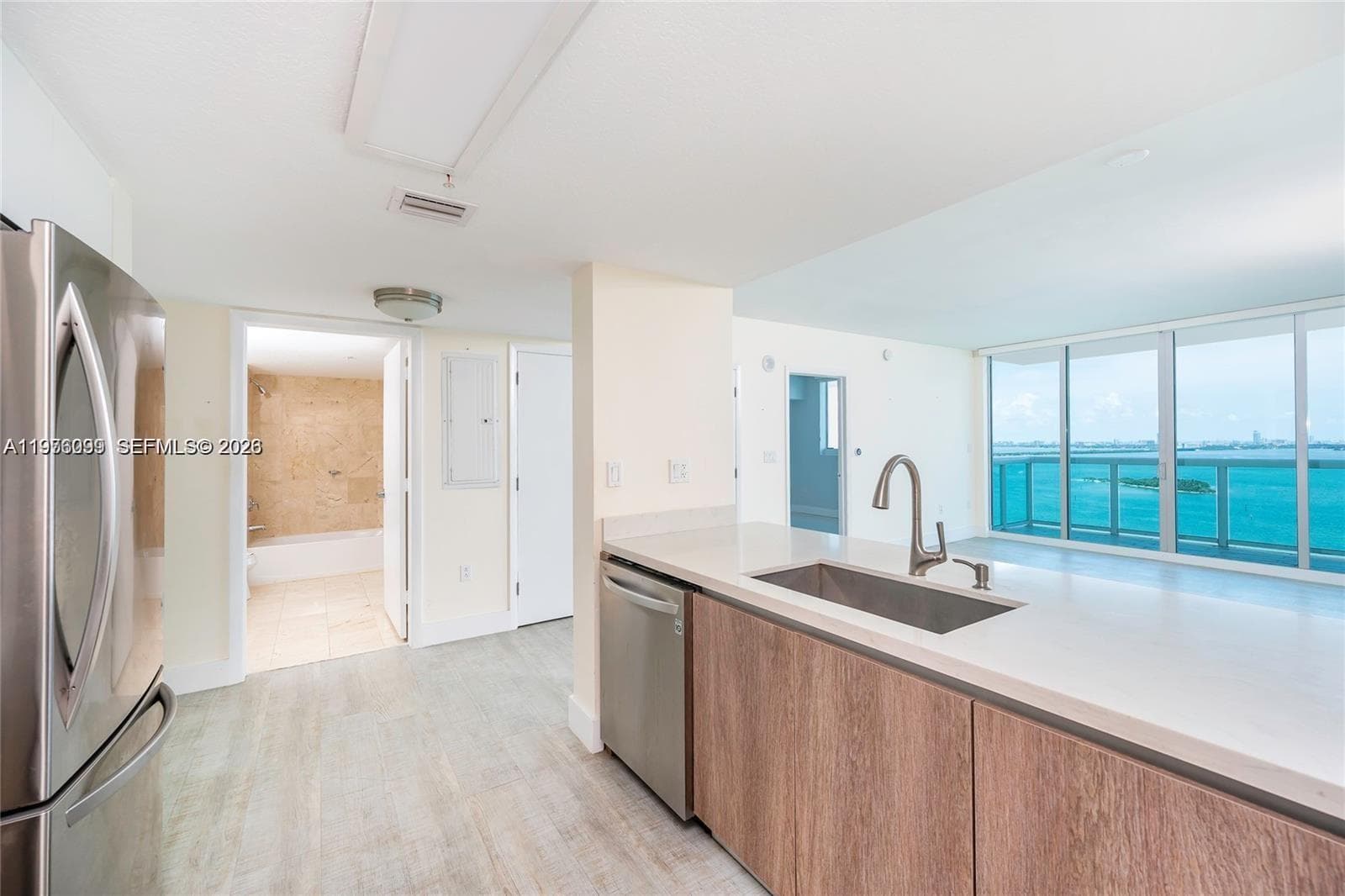 1800 N Bayshore Dr 2503 photo 7