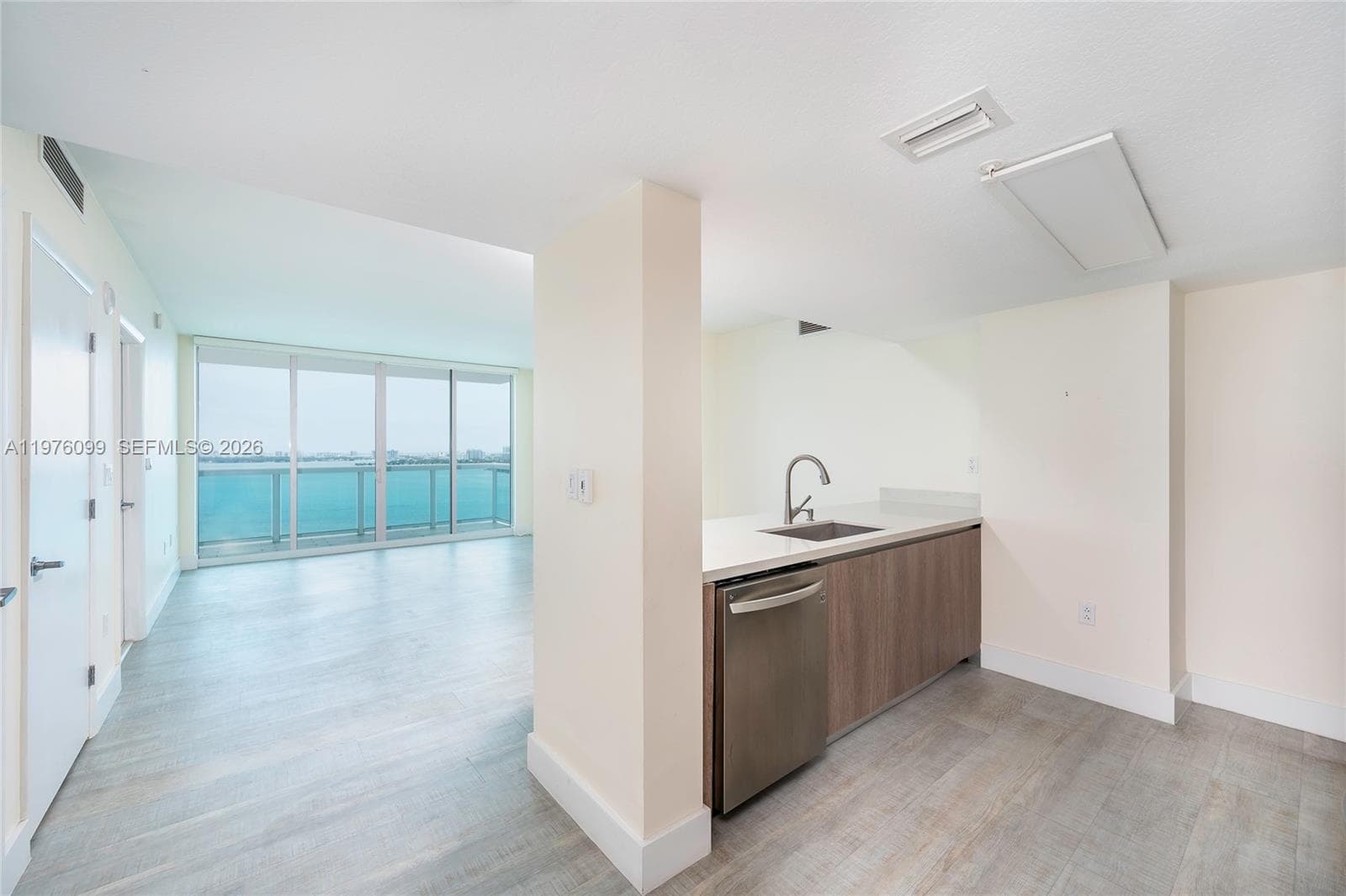 1800 N Bayshore Dr 2503 photo 3