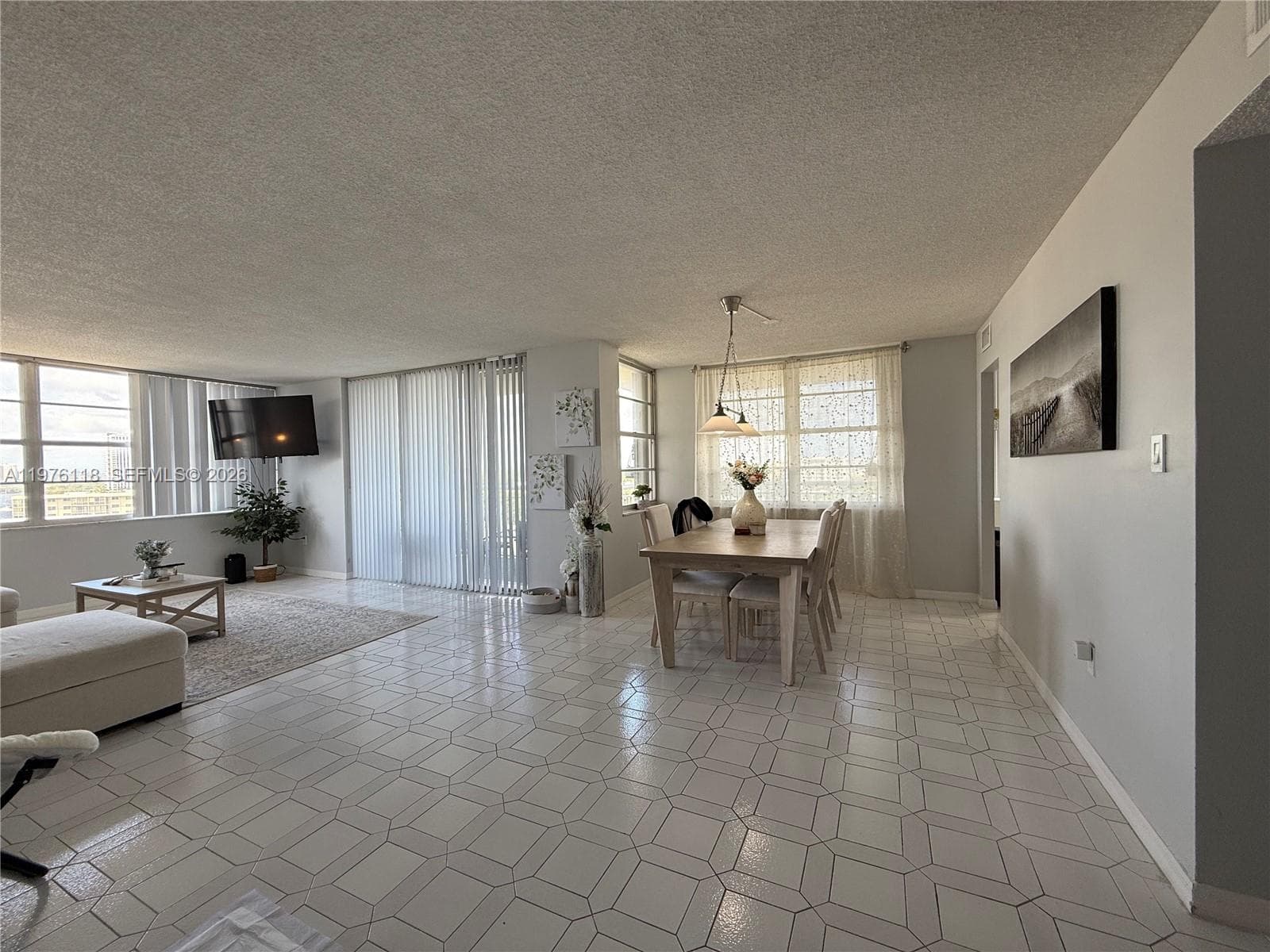 18011 Biscayne Blvd 805 photo 2