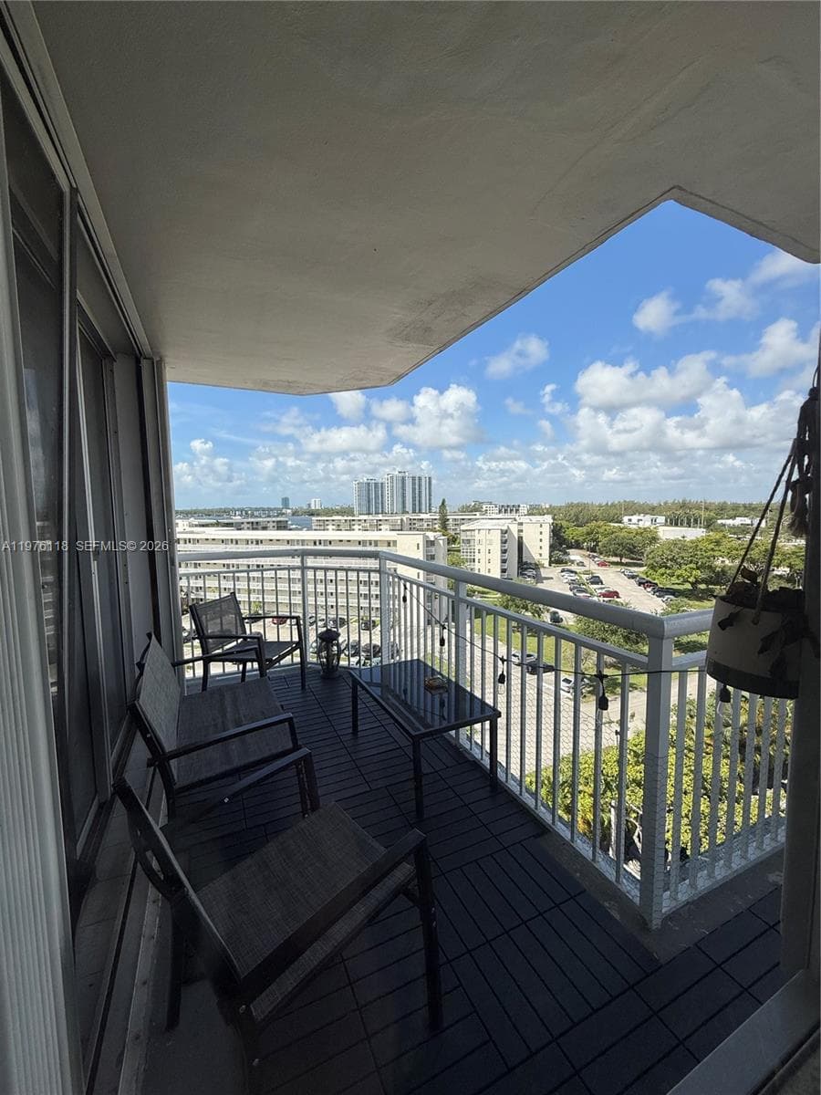 18011 Biscayne Blvd 805 photo 13