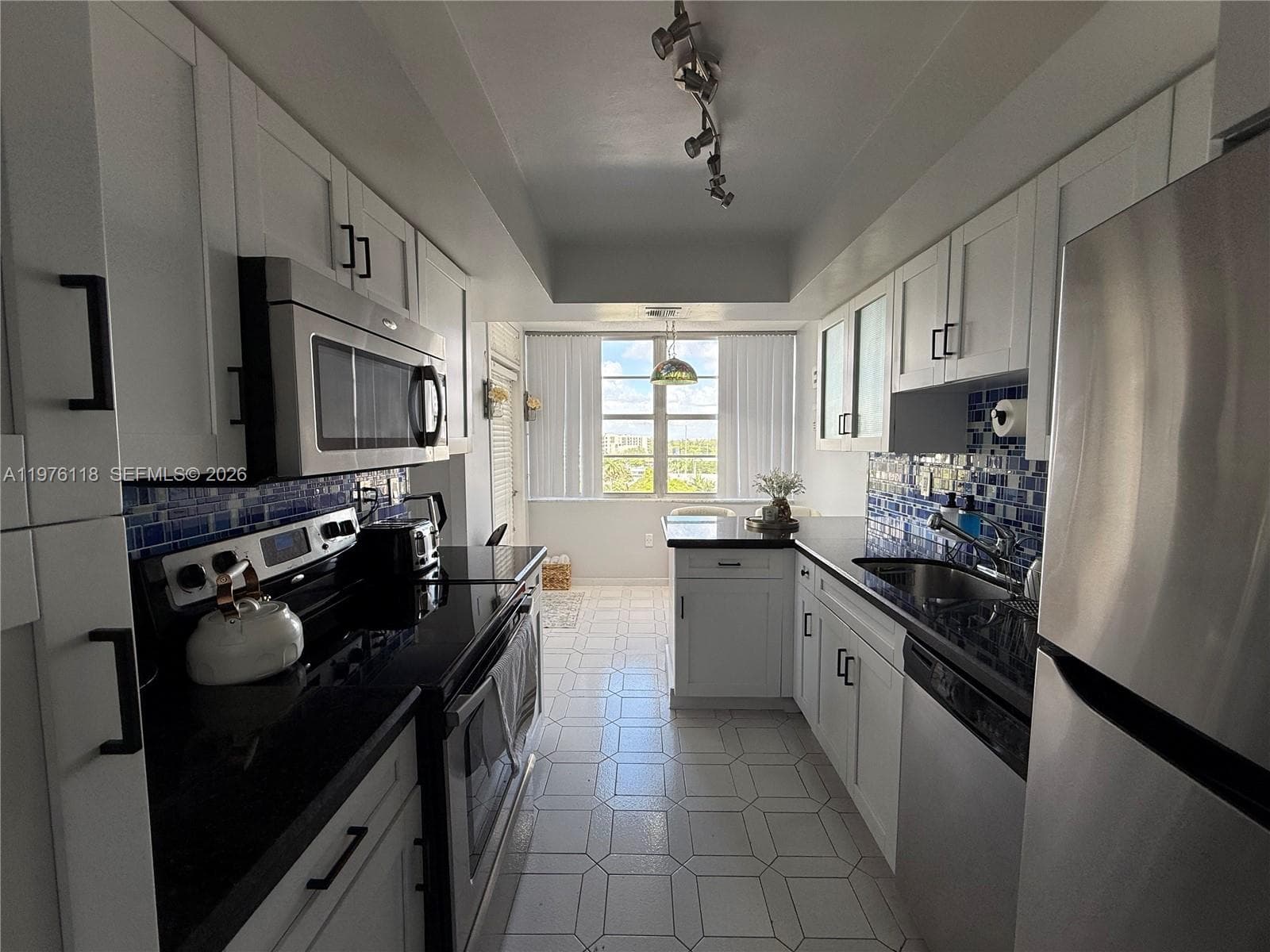 18011 Biscayne Blvd 805 photo 14