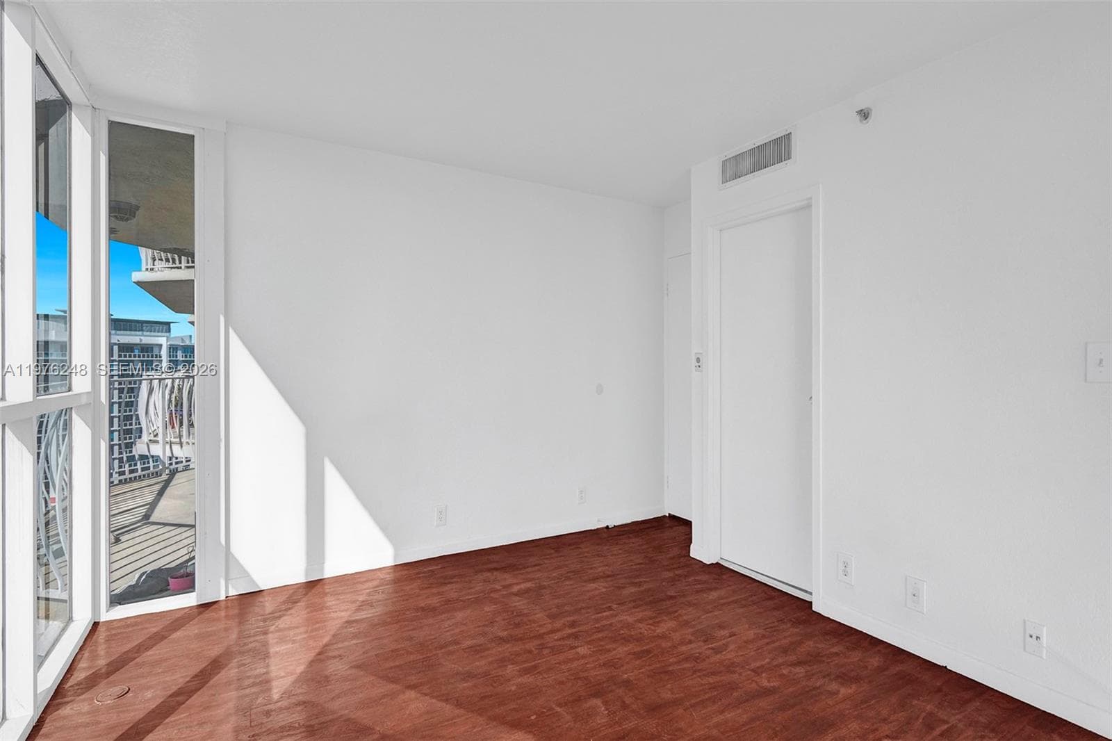 7601 E Treasure Dr 2205 photo 21