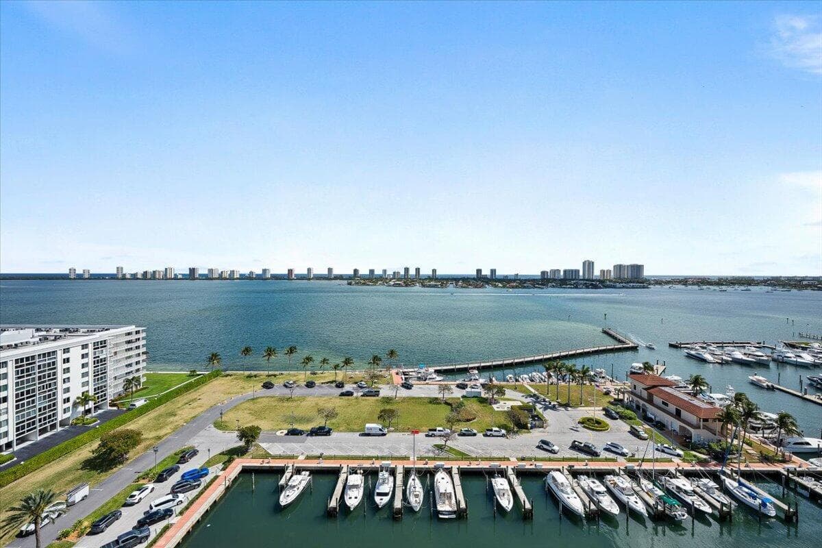 220 Lake Shore Drive 1401 photo 3