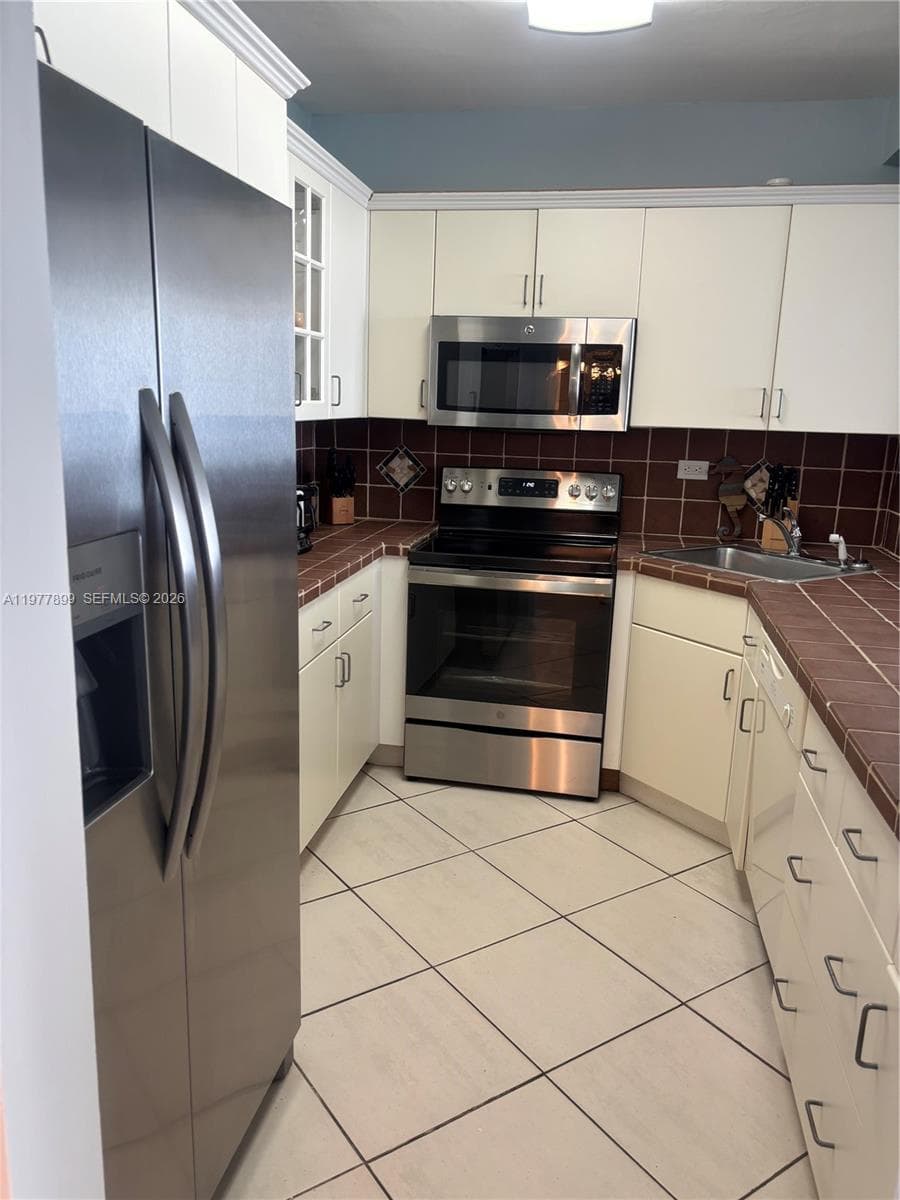 5601 Collins Ave 505 photo 10