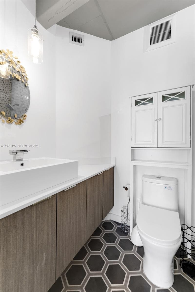 6901 Edgewater Dr 315 photo 15