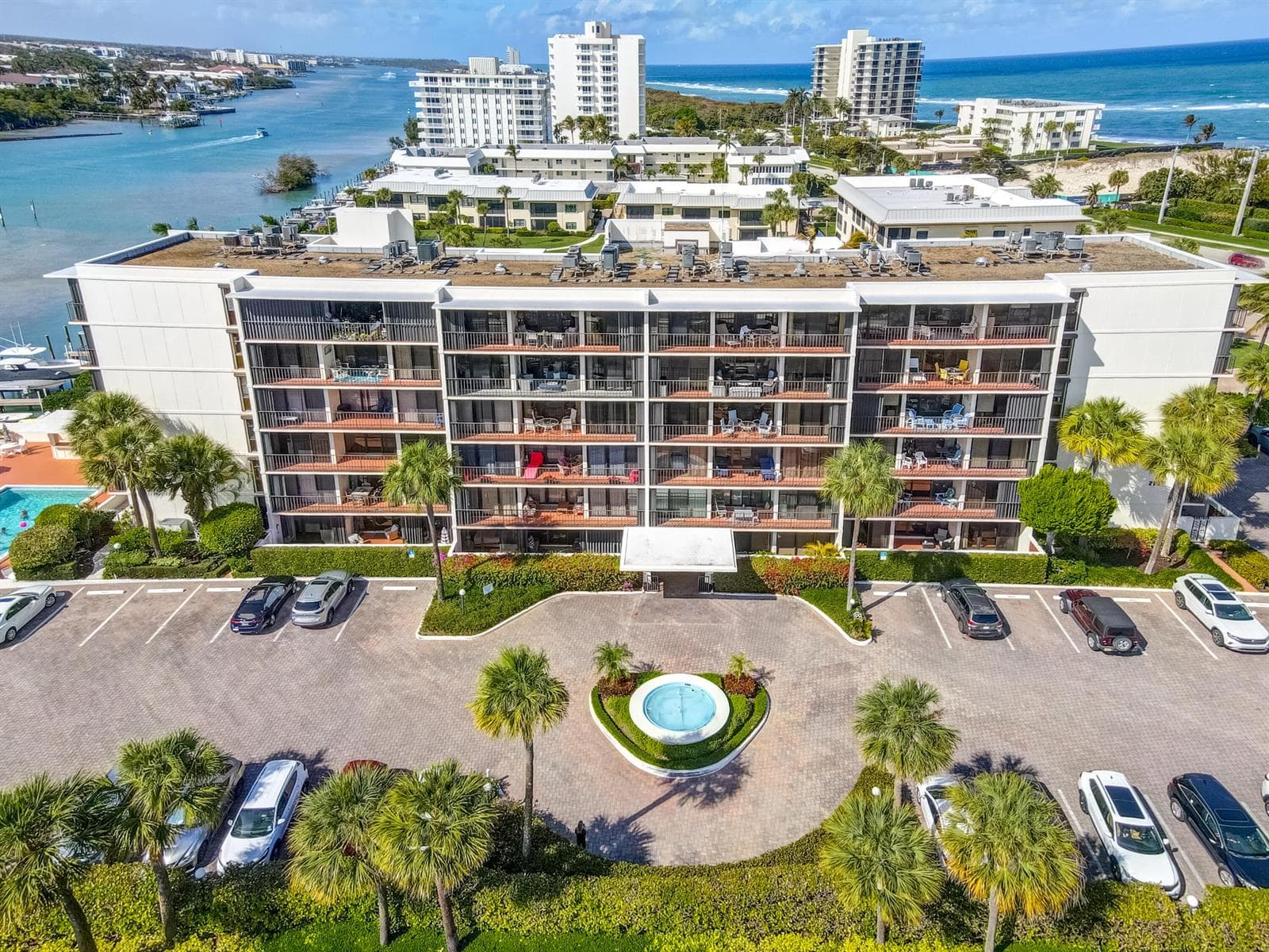 225 Beach Road 503 photo 1