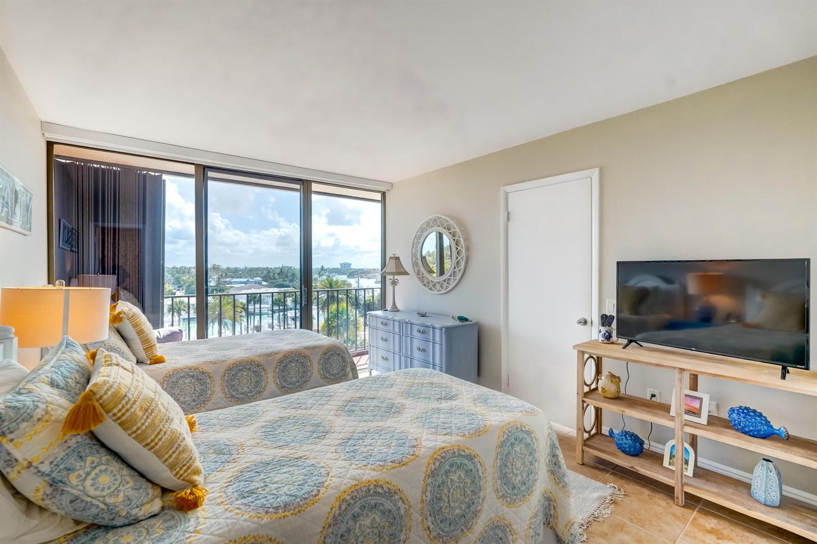 225 Beach Road 503 photo 9
