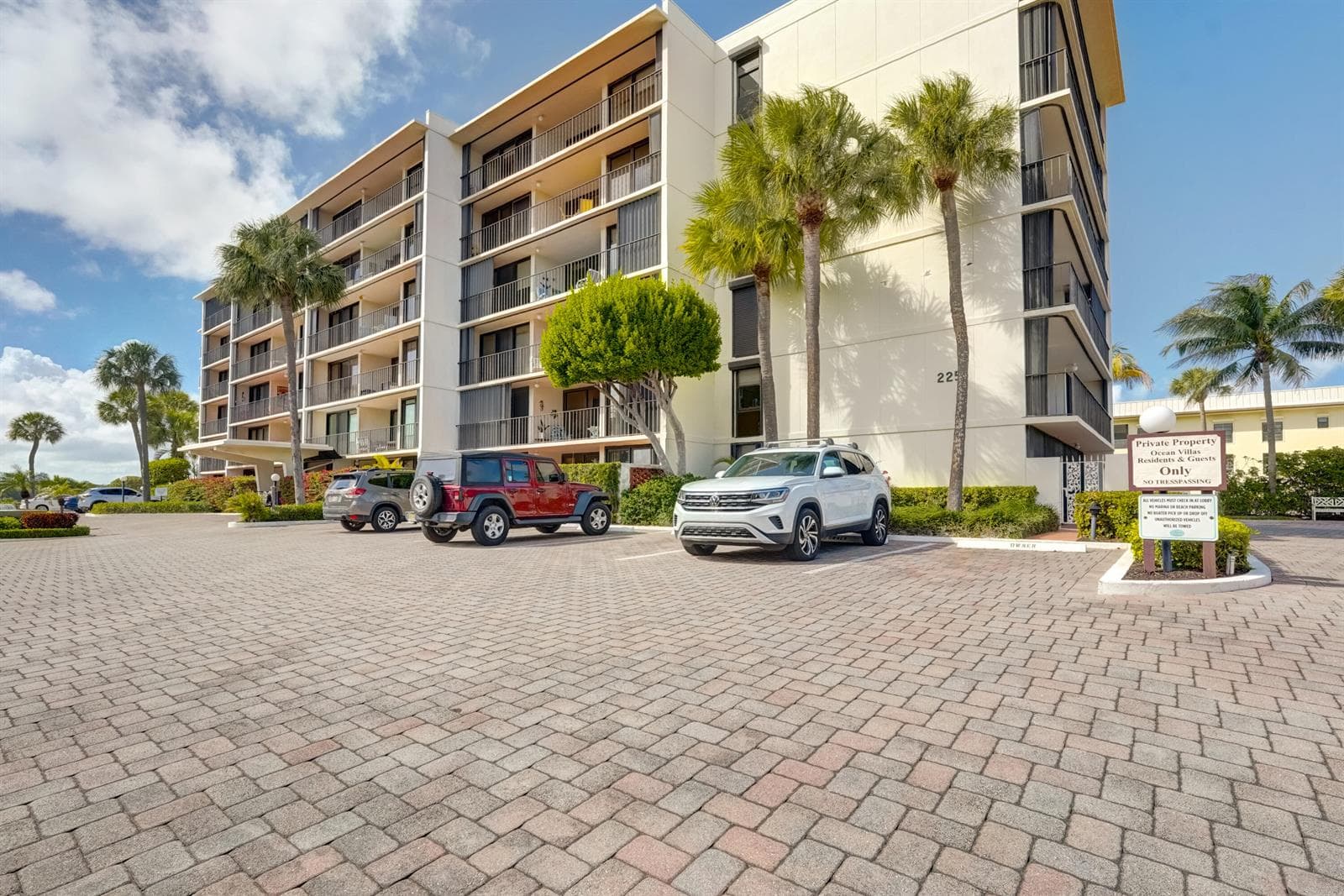 225 Beach Road 503 photo 10
