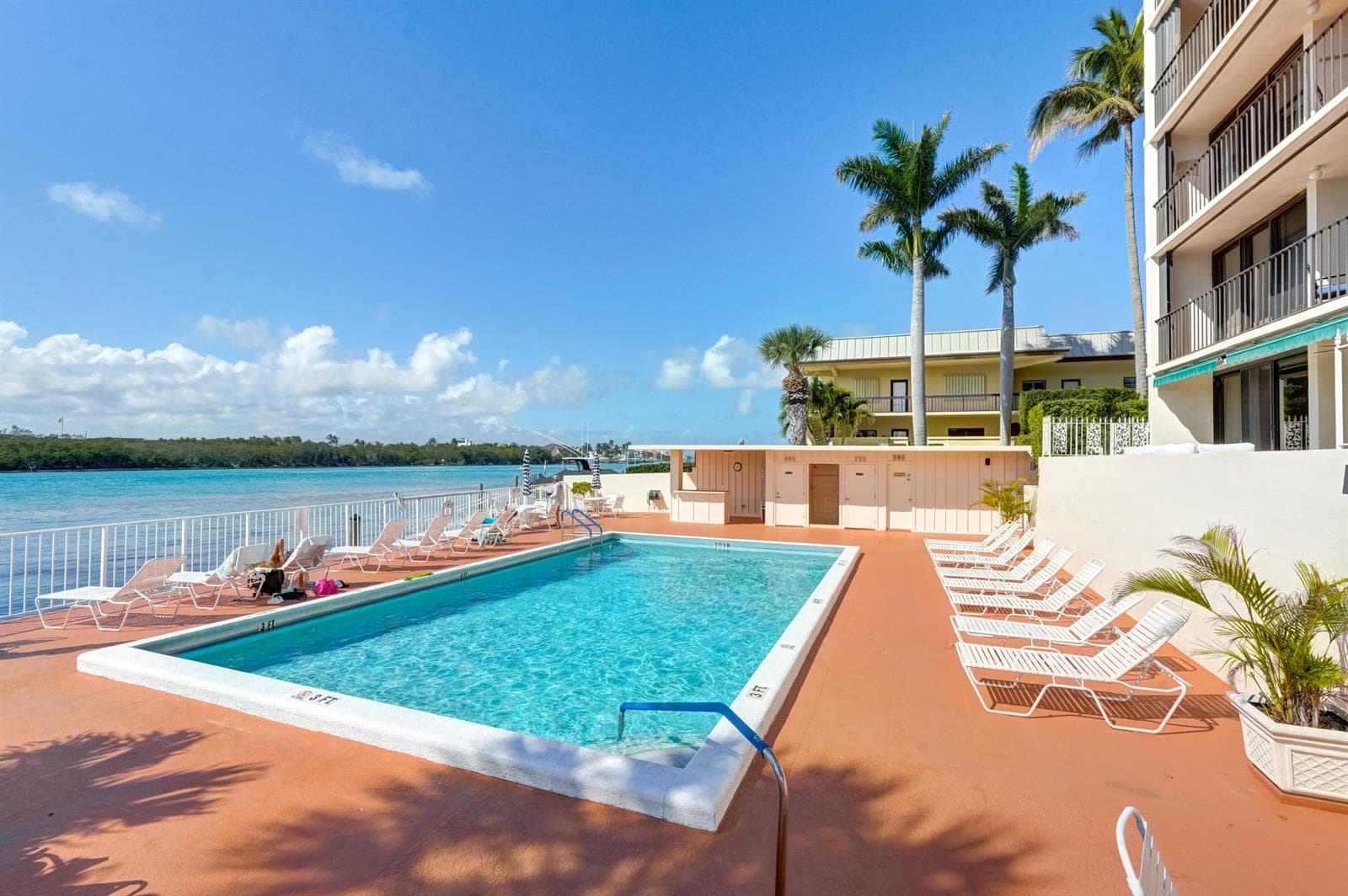 225 Beach Road 503 photo 4