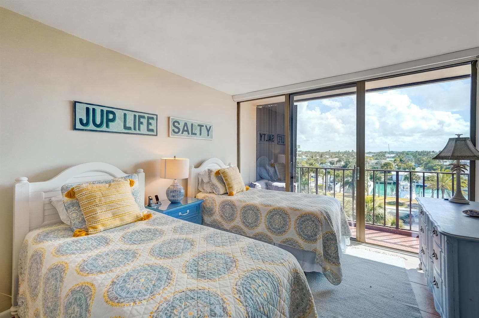 225 Beach Road 503 photo 25
