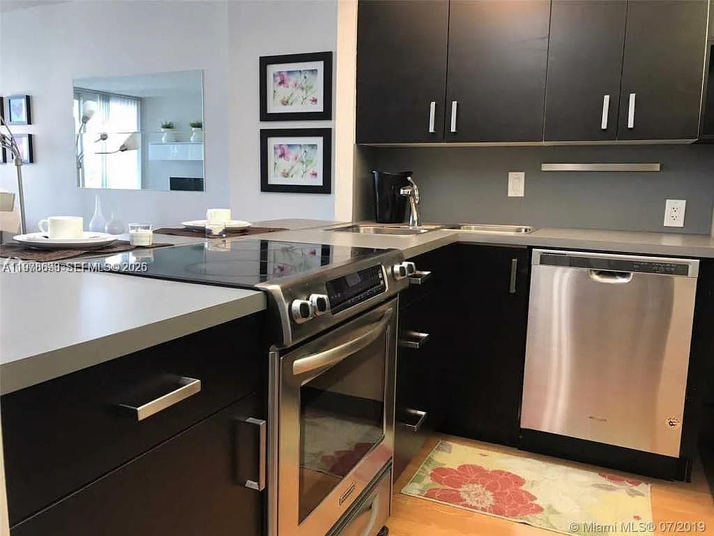 100 Bayview Dr 302 photo 2