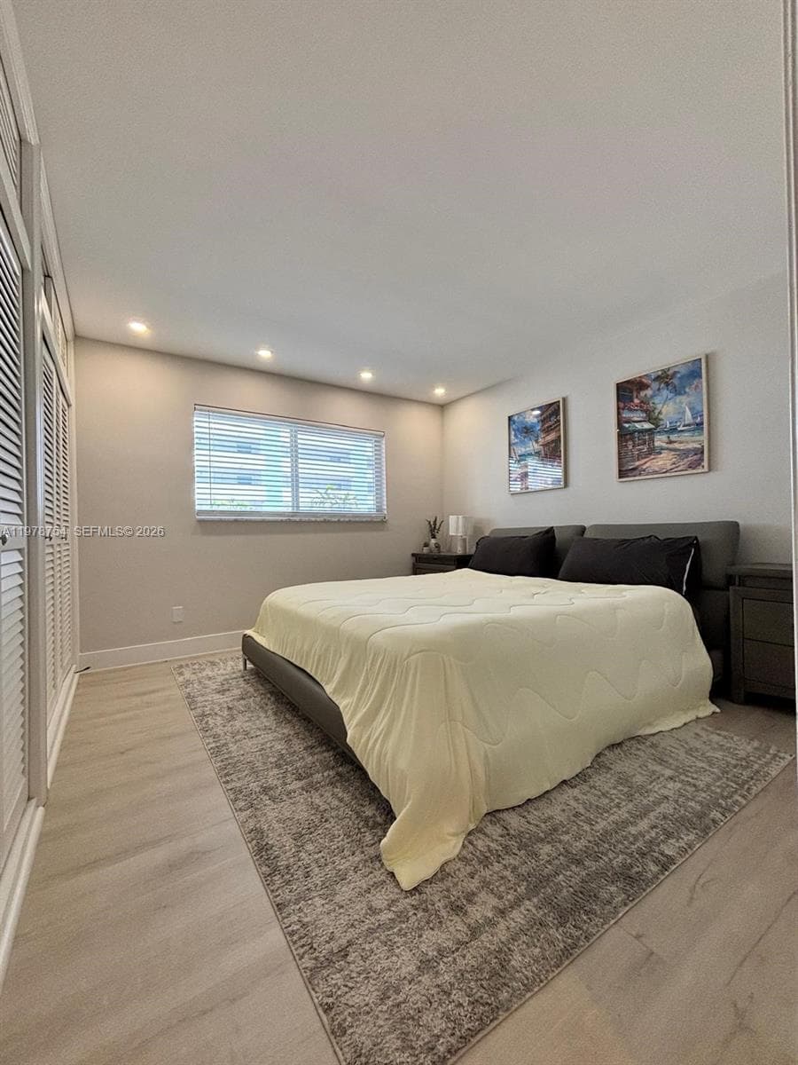 3050 NE 48th St 207 photo 8