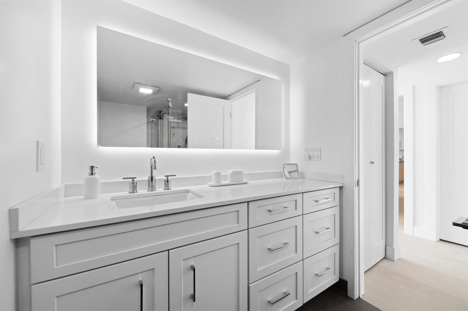 799 Jeffery Street 303 photo 22
