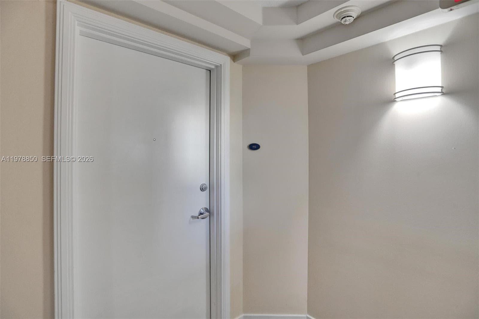 6917 Collins Ave 915 photo 2
