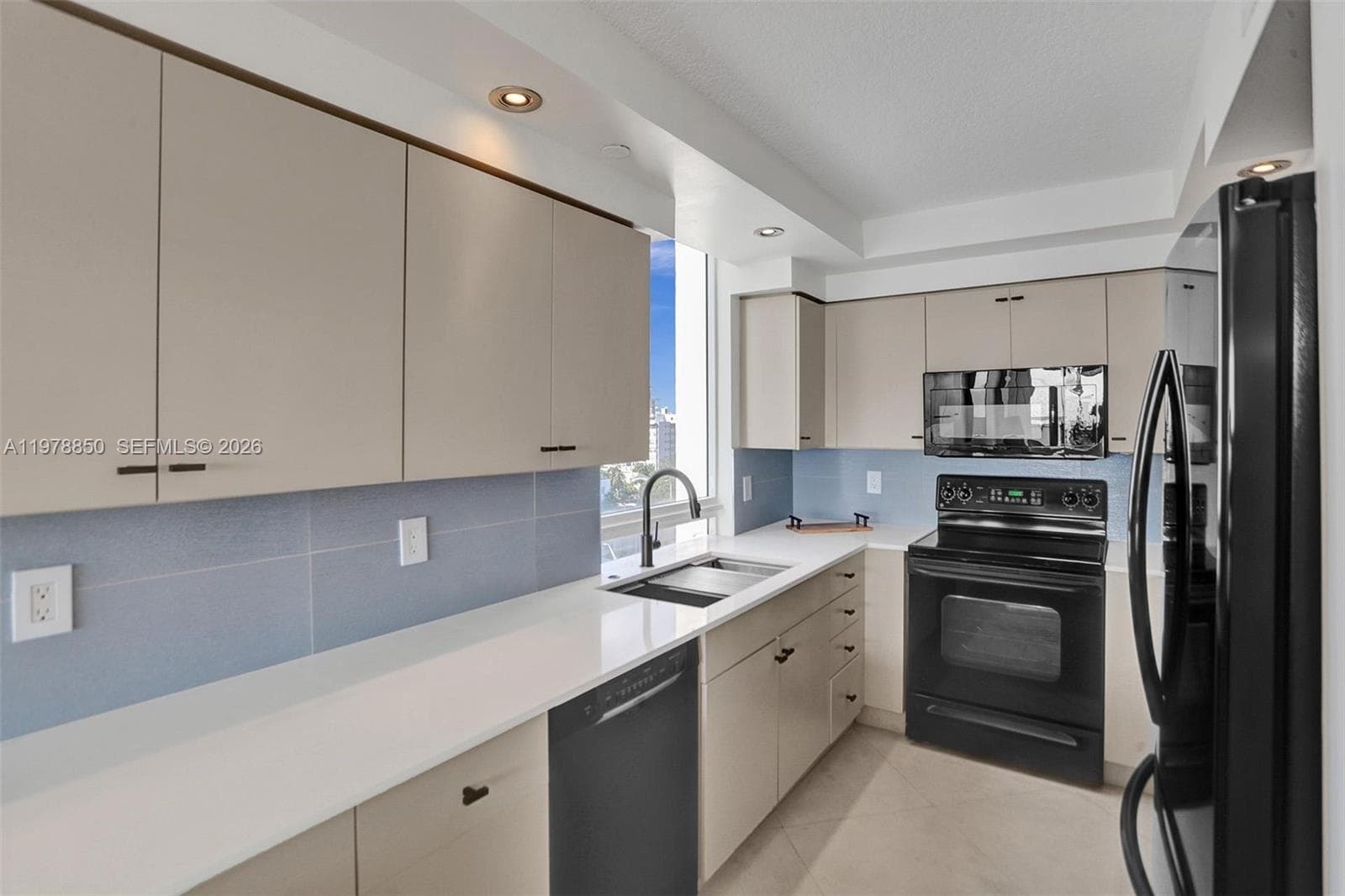 6917 Collins Ave 915 photo 8