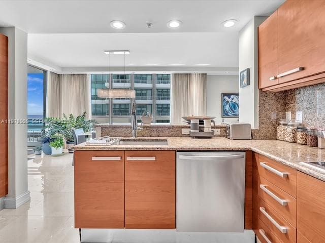3535 S OCEAN DR 905 photo 20