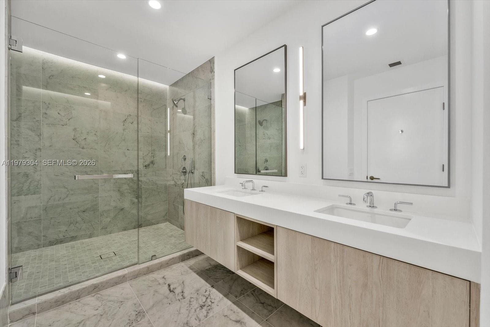 9201 E Bay Harbor Dr 710 photo 16
