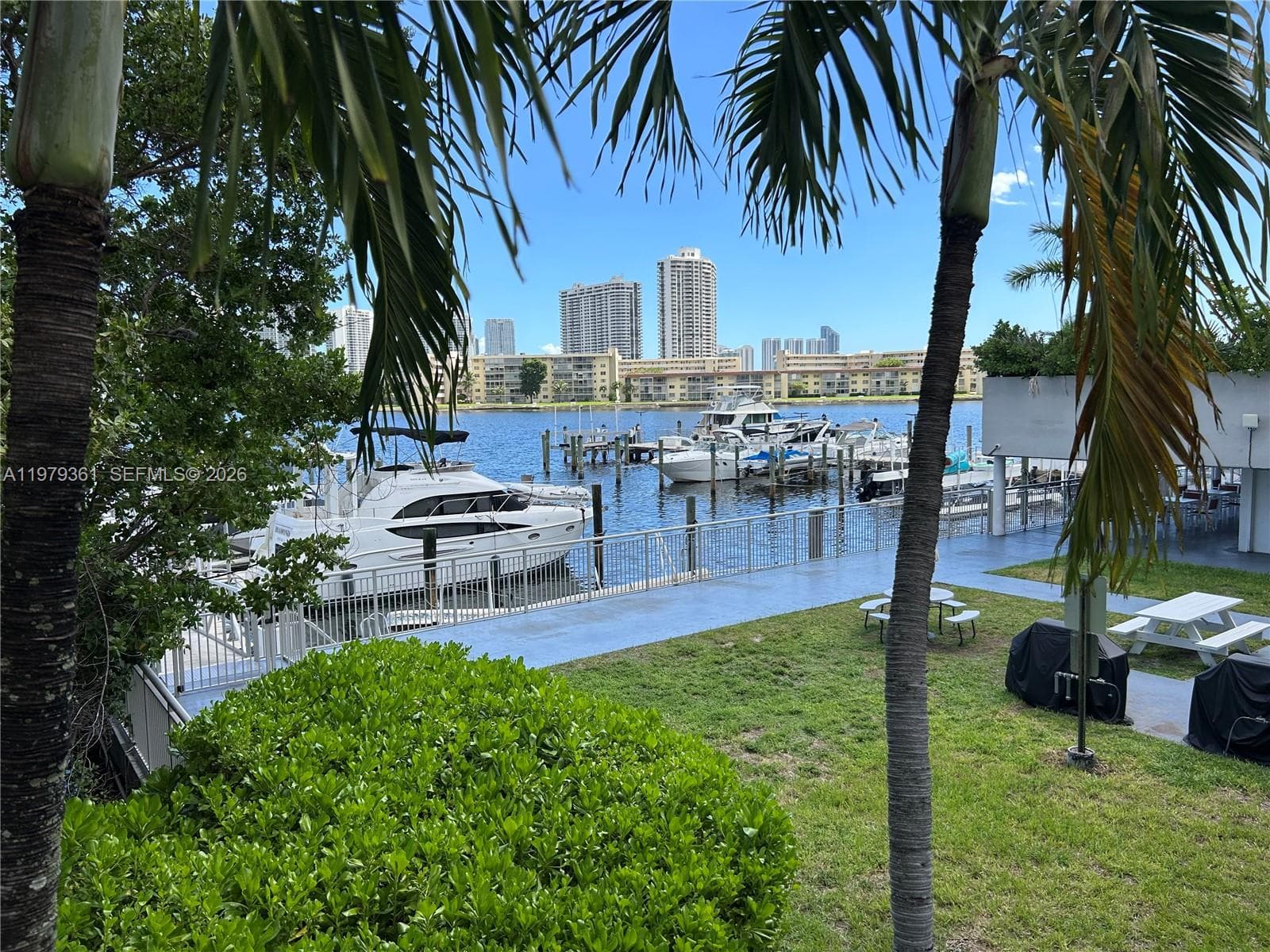 18031 Biscayne Blvd 904 photo 2