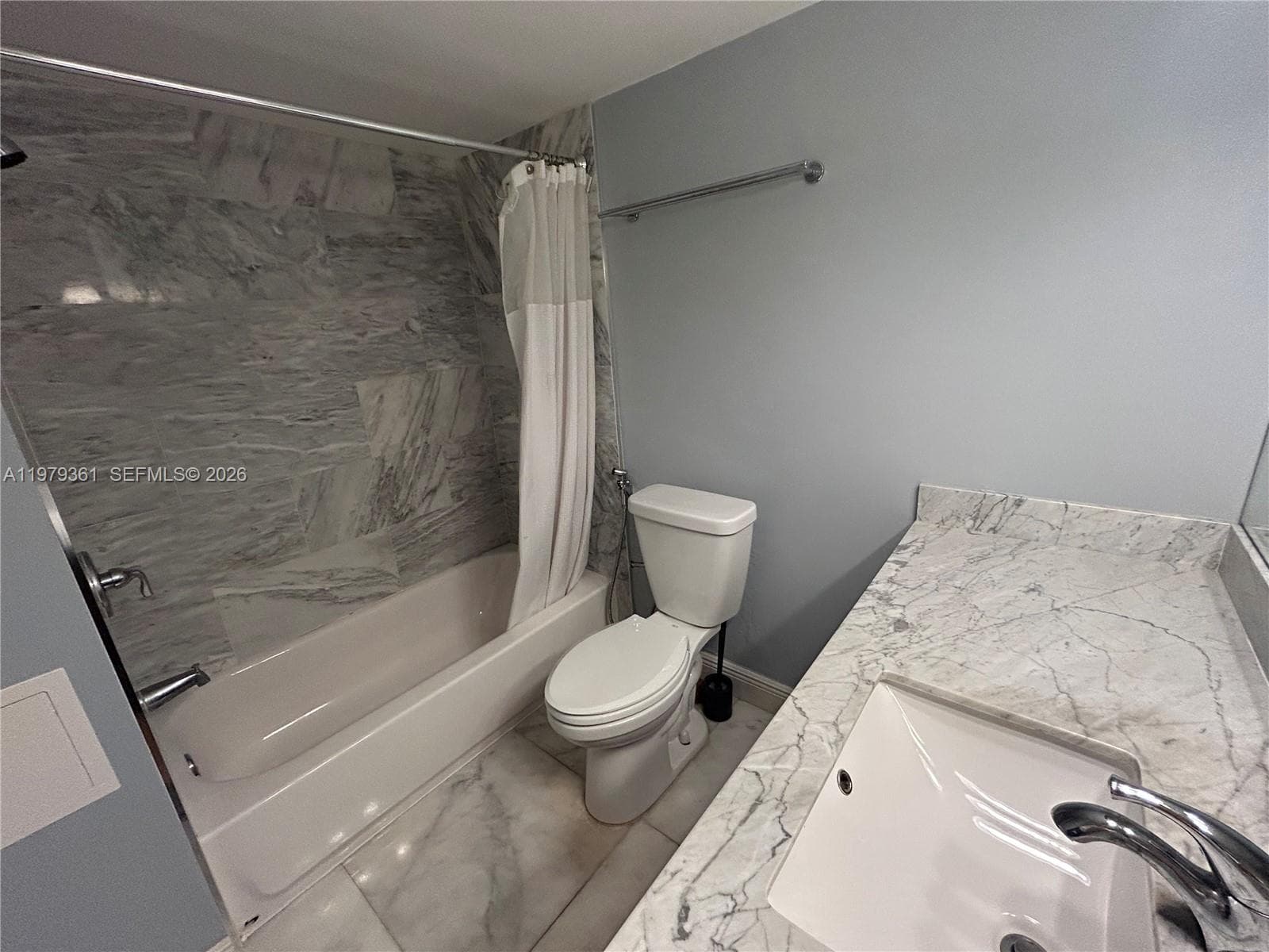 18031 Biscayne Blvd 904 photo 14