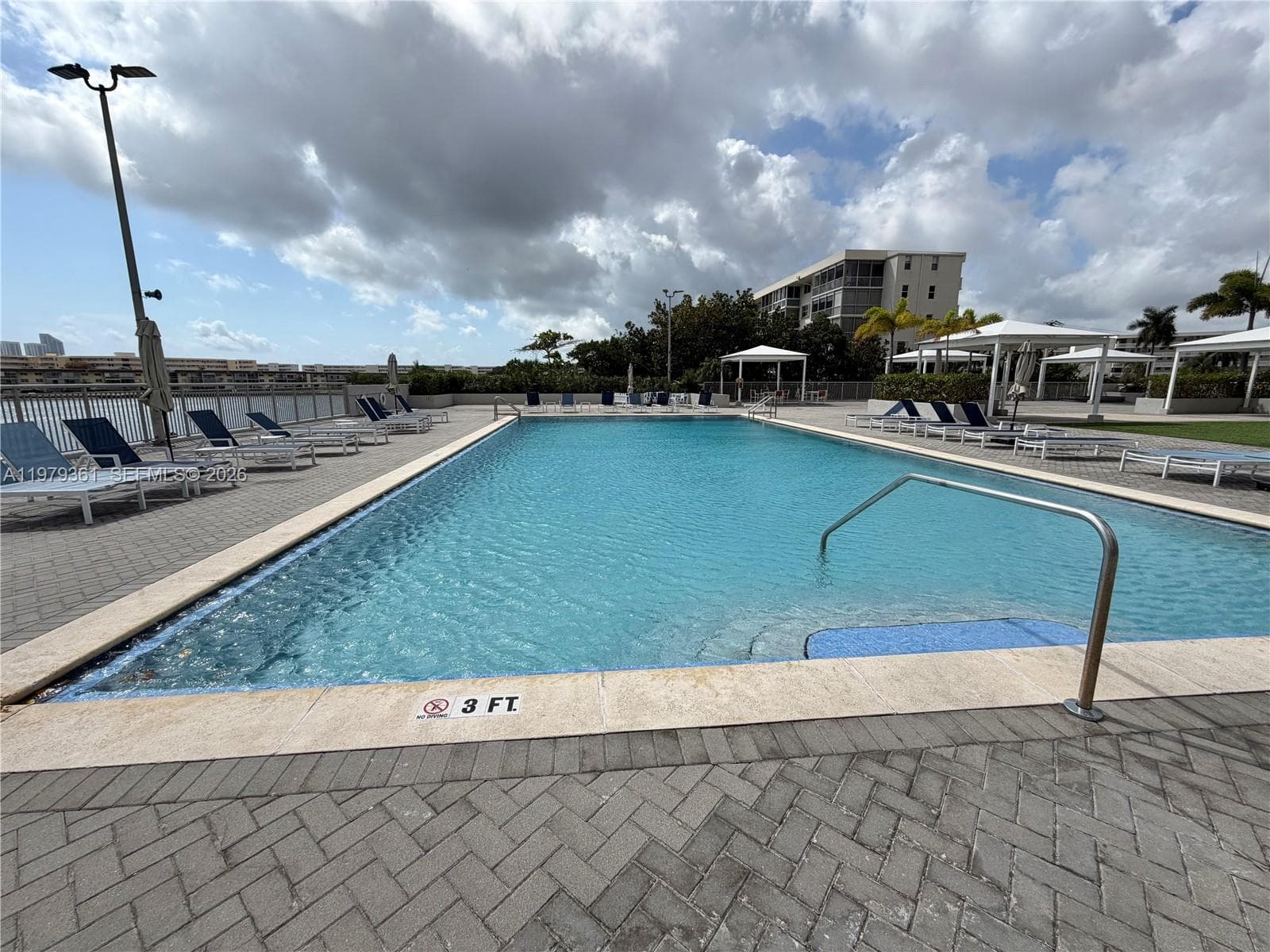 18031 Biscayne Blvd 904 photo 25