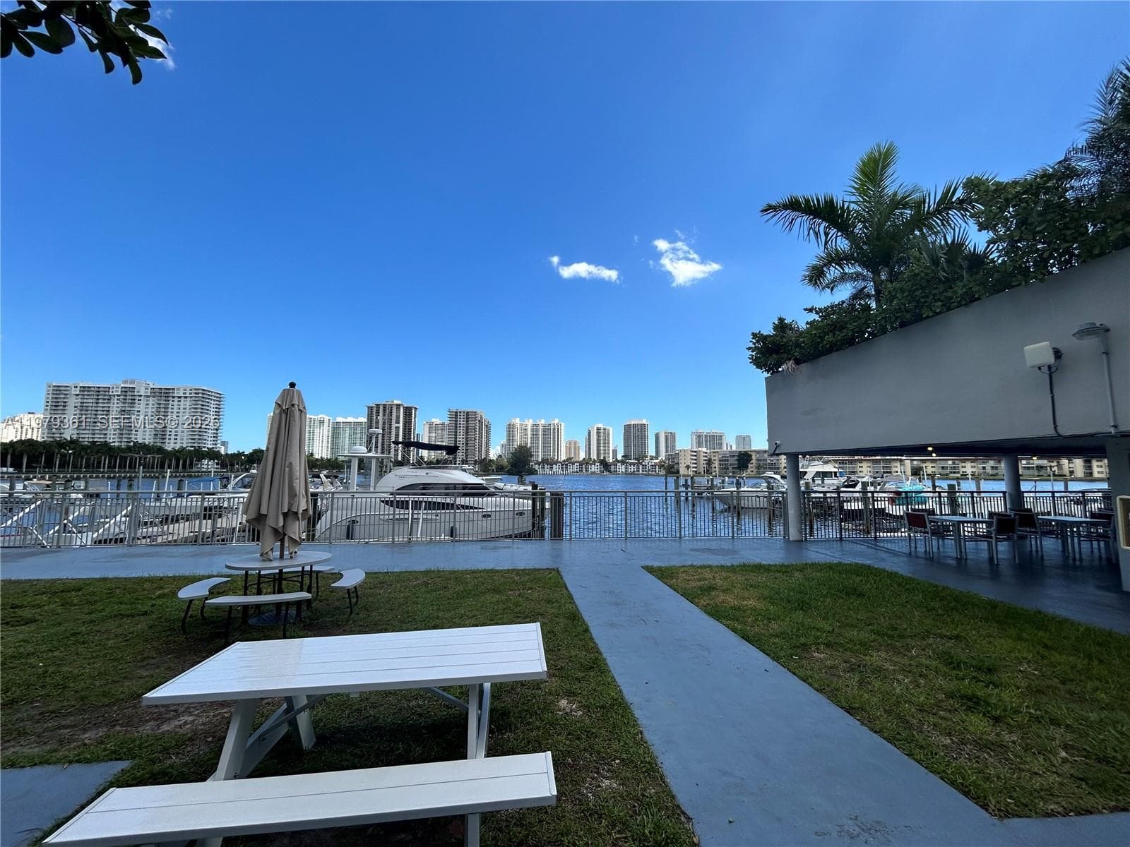 18031 Biscayne Blvd 904 photo 21
