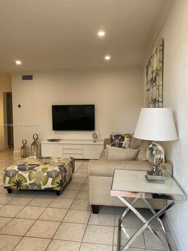 2200 S Ocean Dr N205 photo 2