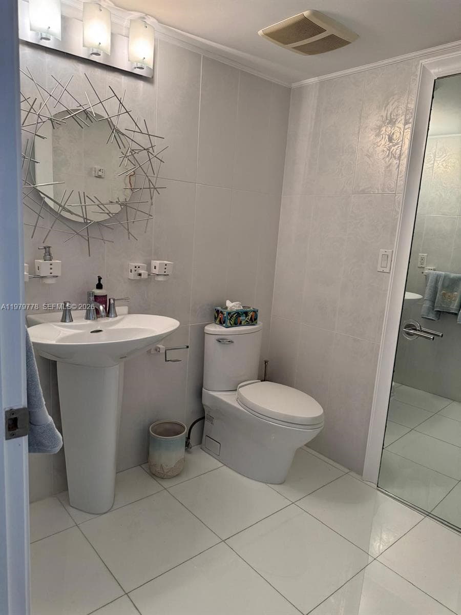 16699 Collins Ave 2710 photo 19
