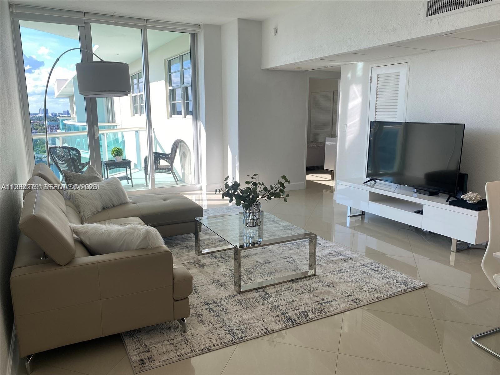 3801 S Ocean Dr (Avail April 1, 2026) PH16S photo 1