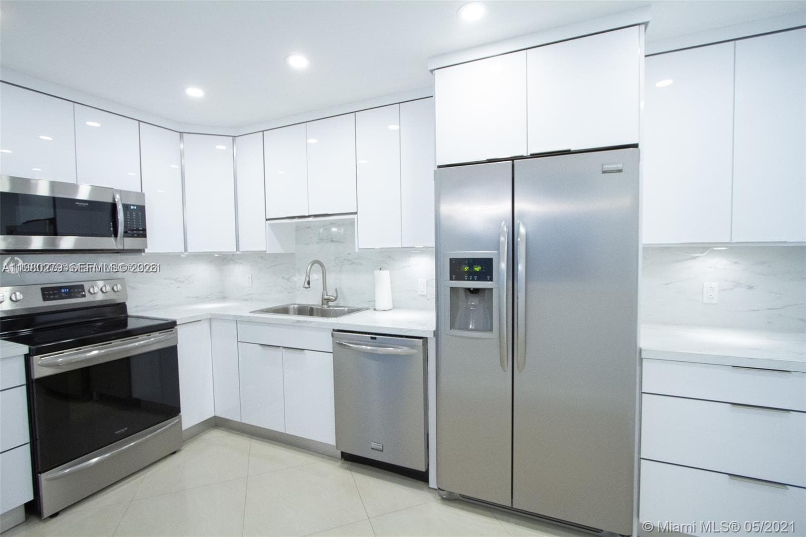 3801 S Ocean Dr (Avail April 1, 2026) PH16S photo 9