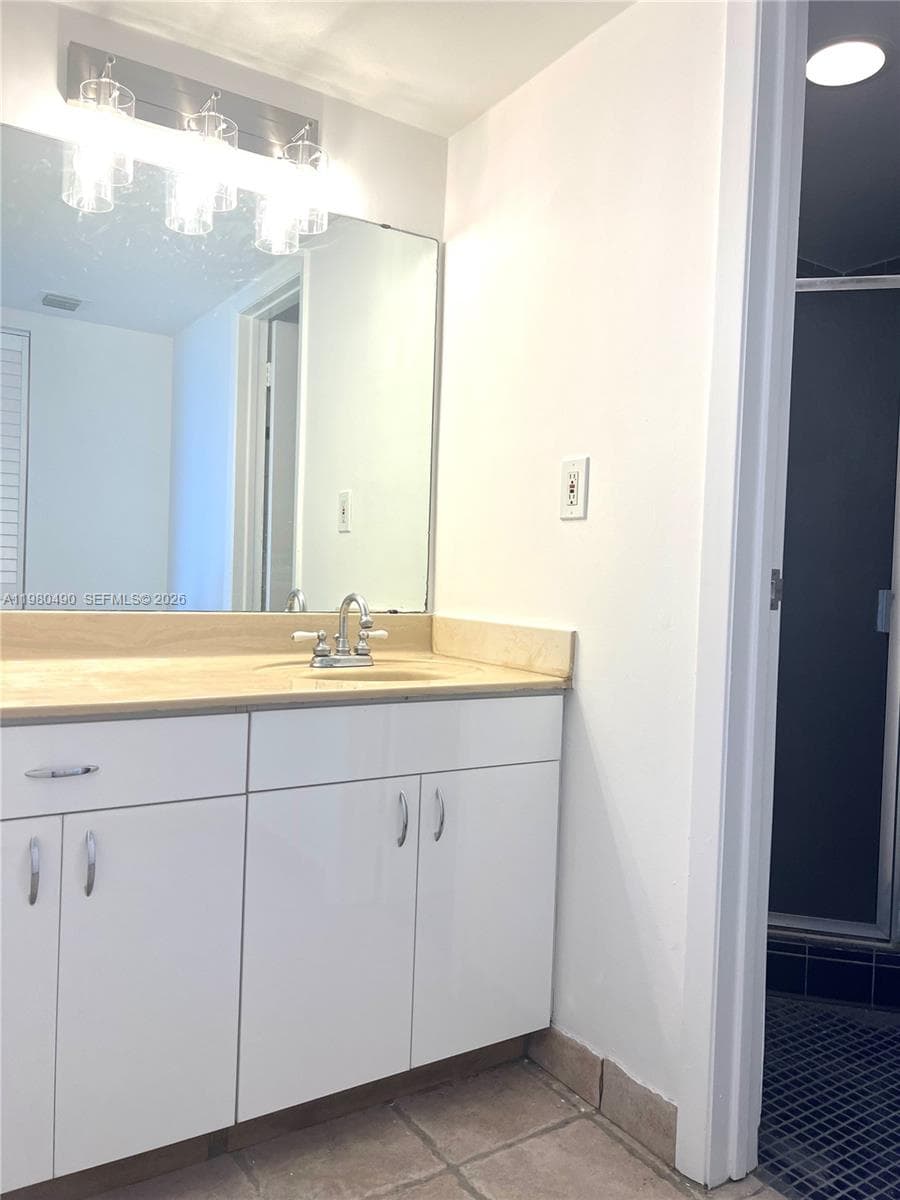 3475 N Country Club Dr 716 photo 14