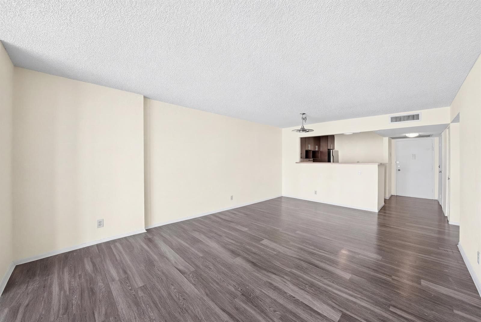1000 Parkview Drive 1006 photo 6