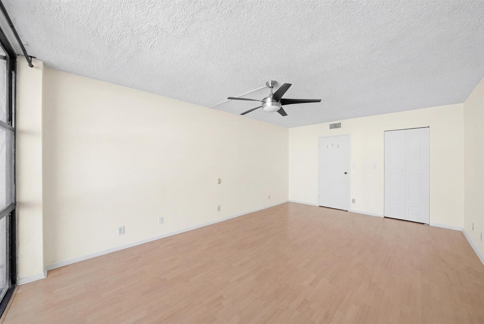 1000 Parkview Drive 1006 photo 13
