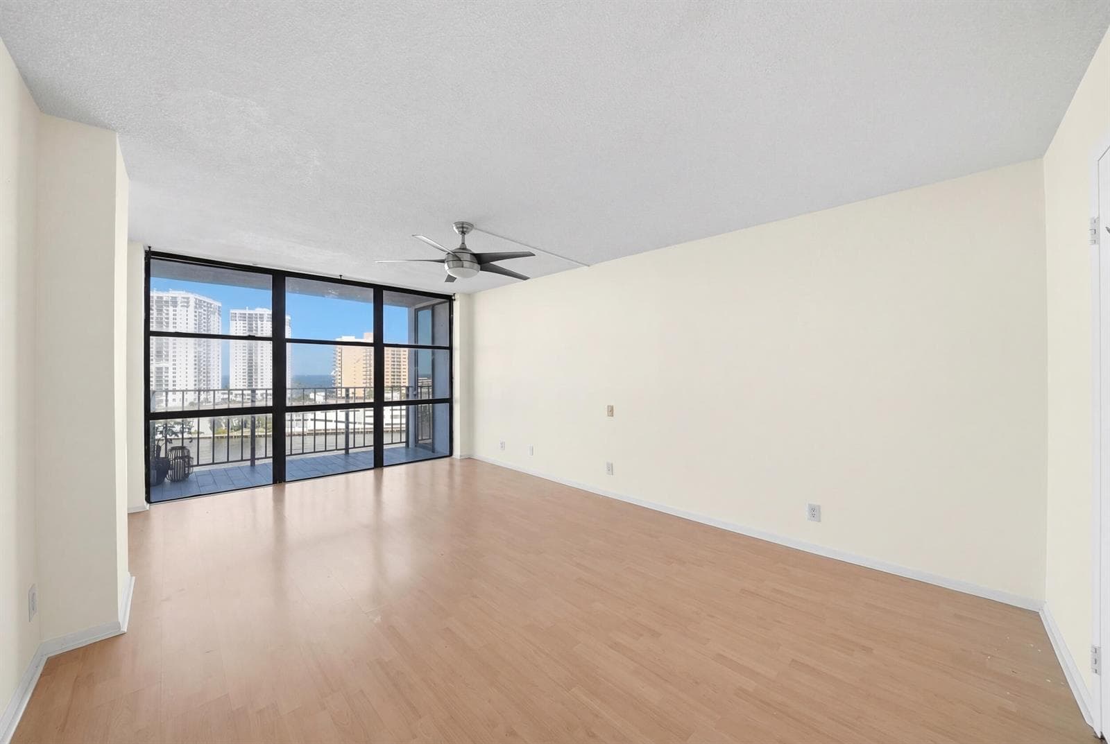 1000 Parkview Drive 1006 photo 12