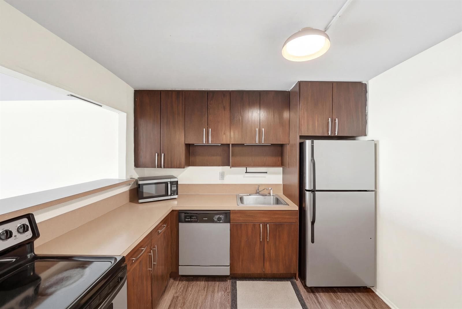 1000 Parkview Drive 1006 photo 3