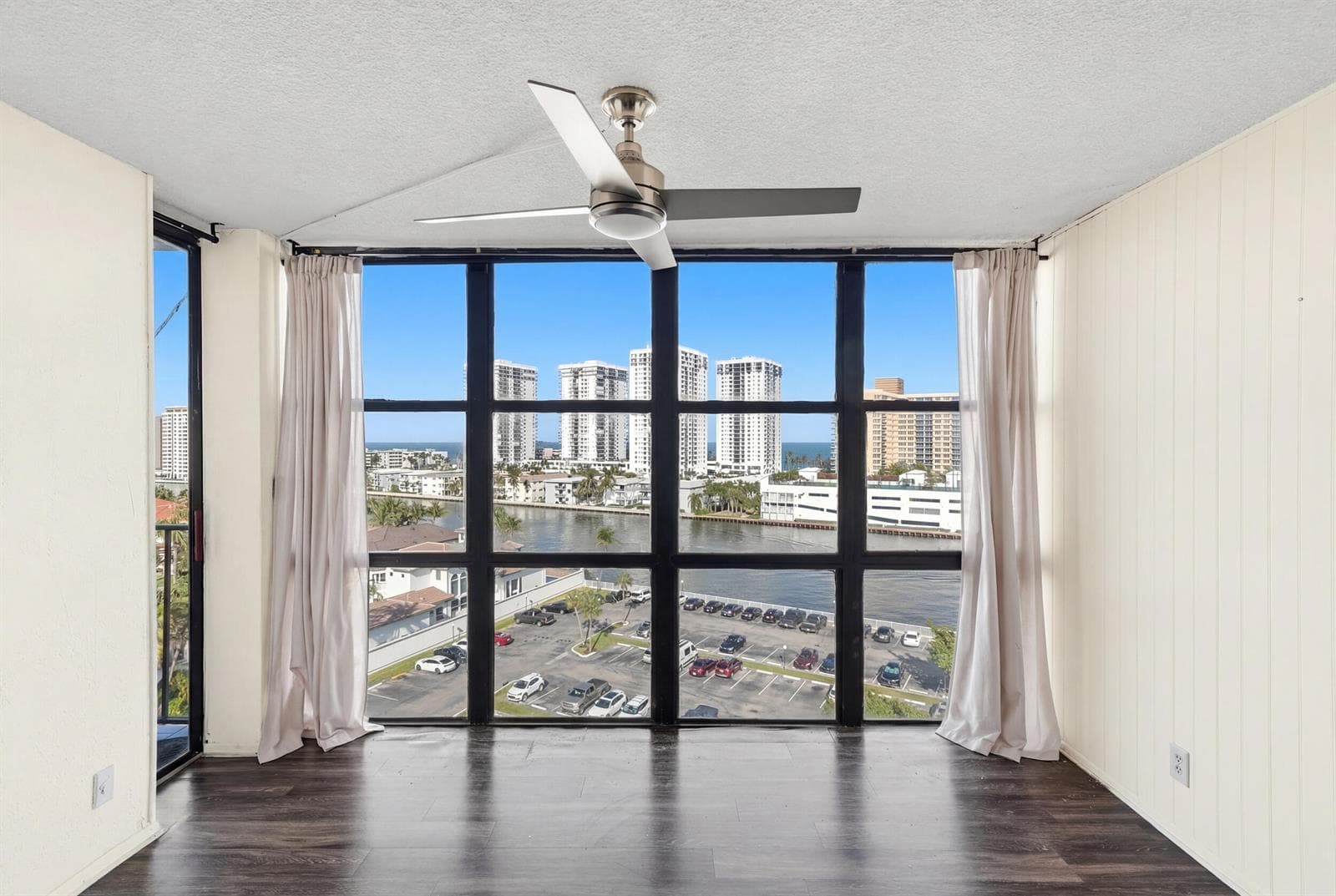 1000 Parkview Drive 1006 photo 1